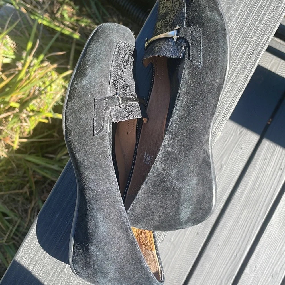 Earthies Alora Leather Suede Faux Snakeskin Loafers Flats Silver Accent Size 9.5